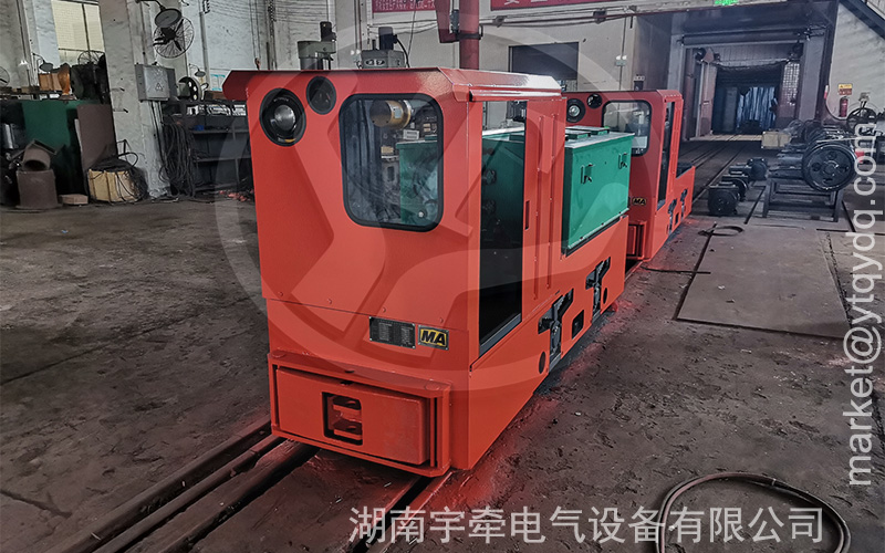 防爆型5噸蓄電池電機車發(fā)貨 1.jpg